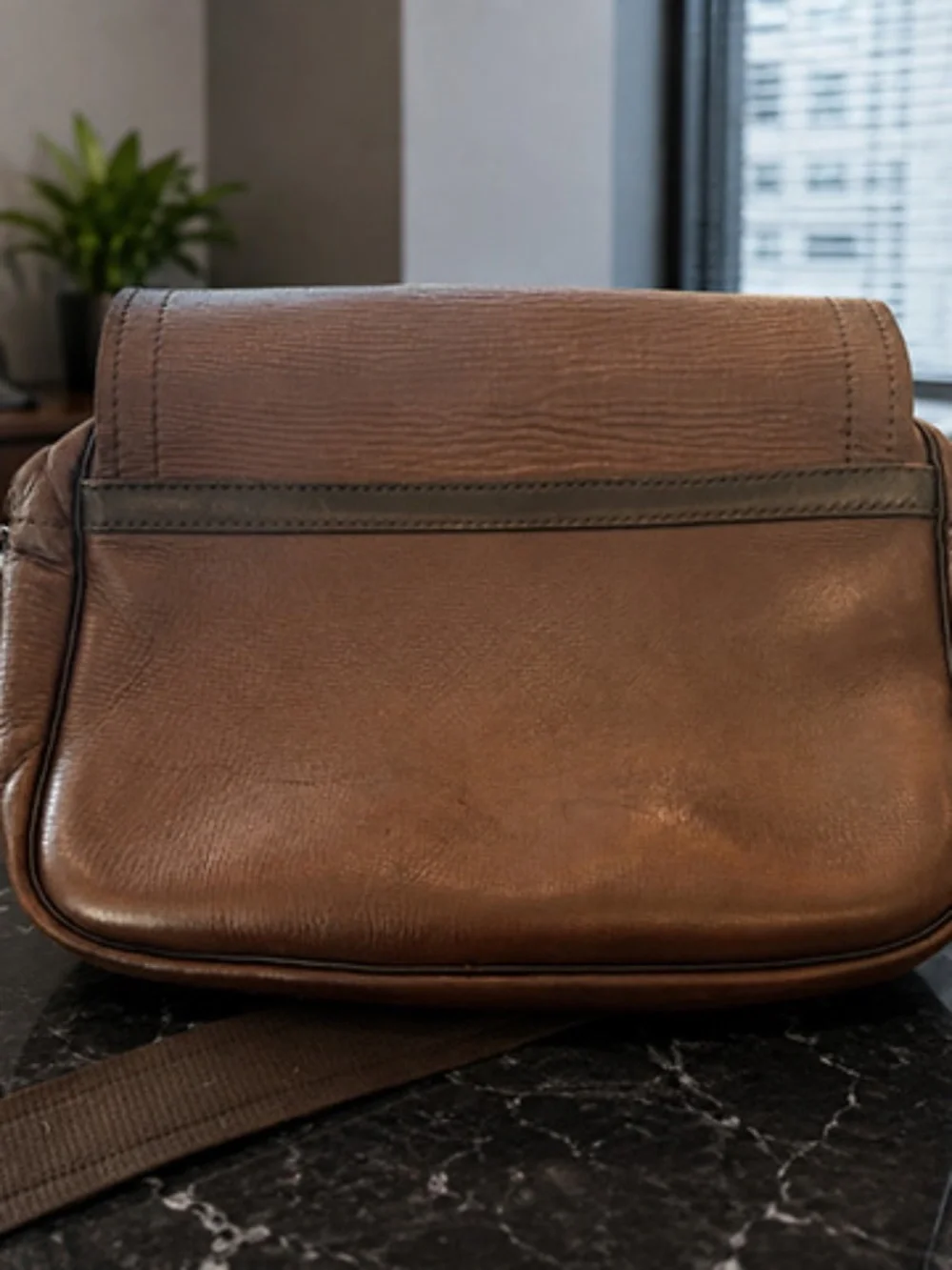 Authentic Louis Vuitton Messenger Bag – Brown Leather – 12” x 11” – Excellent Co